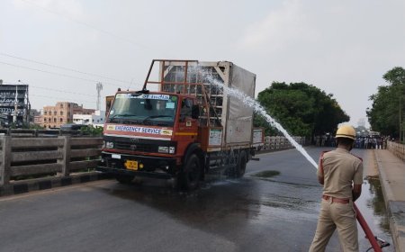 CNG LEAKS FROM TANKER IN BHUBANESWAR