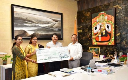 ଓଡ଼ଶିା ମୃŧିକା ସଂରŁଣ ଅǇକାରୀ ସଂଘ ତରଫରୁମୁଖȻମſୀŋ ରିଲିଫ ପାšକିୁ୪ ଲŁ ୨୫ ହଜାର ଟŋା ସହାୟତା