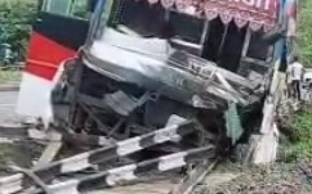 CLOSE SHAVE FOR PASSENGERS AS BUS CRASHES CLOSE TO RAILWAY TRACKS IN SAMBALPUR