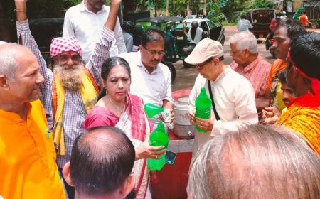 ଶ୍ରୀଜଗନ୍ନାଥ ସଂସ୍କୃତି ପରିଷଦ ପକ୍ଷରୁ ସୋମବାର ଅବସରରେ ପ୍ରଭୁ ଲିଙ୍ଗରାଜ ମନ୍ଦିର ନିକଟରେ ଗ୍ଲୁକୋଜ ମିଶା ପାଣି ବିତରଣ