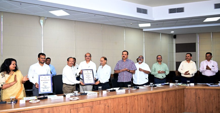 ସଚବିƱରୀୟ େବଠୖକ ଅନୁƪତ