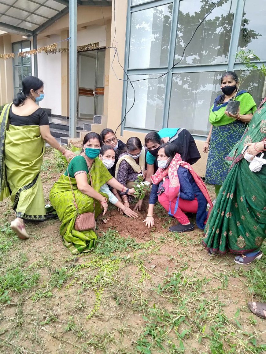 ଏକ୍ରୋପଲିସ୍ ଗୋଠପାଟଣା ରେ ମହିଳା ମାନଙ୍କ ଦ୍ବାରା ବୃକ୍ଷ ରୋପଣ ଦିବସରେ ସଚେତନତା