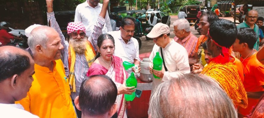 ଶ୍ରୀଜଗନ୍ନାଥ ସଂସ୍କୃତି ପରିଷଦ ପକ୍ଷରୁ ସୋମବାର ଅବସରରେ ପ୍ରଭୁ ଲିଙ୍ଗରାଜ ମନ୍ଦିର ନିକଟରେ ଗ୍ଲୁକୋଜ ମିଶା ପାଣି ବିତରଣ