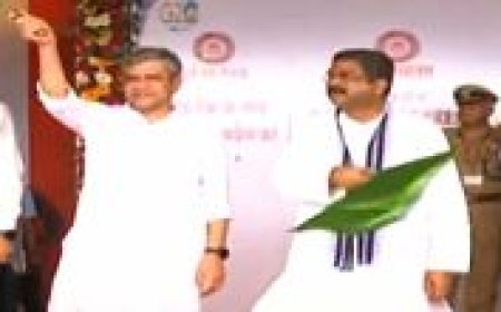 BHUBANESWAR-NEW DELHI RAJDHANI EXPRESS WITH TEJAS COACHES FLAGGED OFF