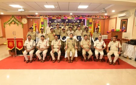 ୨୯ ଜଣ ଅଗ୍ନିଶମ ଏବଂ ଜରୁରୀକାଳୀନ ସେବା କର୍ମଚାରୀ, ୧୩ ଜଣ ଗୃହରକ୍ଷୀ ଏବଂ ୫ ଜଣ ବେସାମରିକ ପ୍ରତିରକ୍ଷା ବାହିନୀର ସ୍ୱେଚ୍ଛାସେବୀ ପାଇଲେ DG FS, CD & HGs ପଦକ ଏବଂ ପ୍ରଶଂସାପତ୍ର