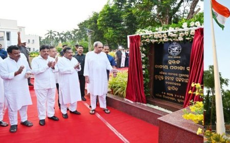 ବିଧାନସଭା ପରିସରରେ ସୁଉଚ୍ଚ ଜାତୀୟ ପତାକା ସ୍ତମ୍ଭ ମୁଖ୍ୟମନ୍ତ୍ରୀଙ୍କ ଦ୍ୱାରା ଉଦଘାଟିତ