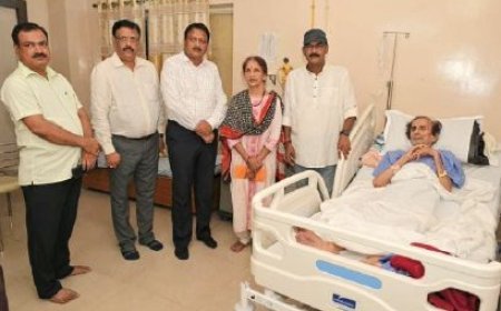 KISHORE PATNAIK, HANDS OVER RS 1 LAKH CHEQUE FOR TREATMENT