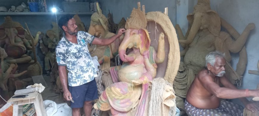ଆଗକୁ ପାର୍ବଣ ଋତୁ; ମୂର୍ତ୍ତି କାରିଗର ମୂର୍ତ୍ତି ଗଢ଼ା ରେ ବ୍ୟସ୍ତ