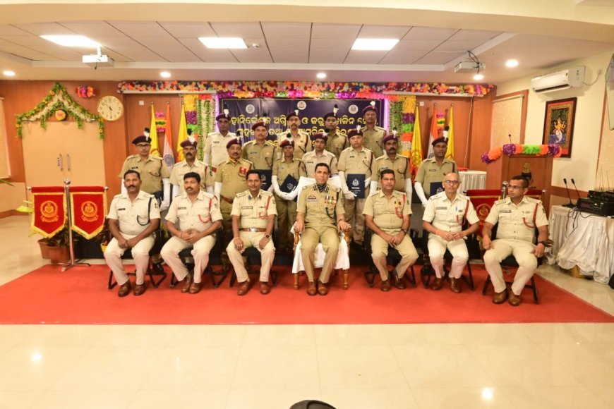 ୨୯ ଜଣ ଅଗ୍ନିଶମ ଏବଂ ଜରୁରୀକାଳୀନ ସେବା କର୍ମଚାରୀ, ୧୩ ଜଣ ଗୃହରକ୍ଷୀ ଏବଂ ୫ ଜଣ ବେସାମରିକ ପ୍ରତିରକ୍ଷା ବାହିନୀର ସ୍ୱେଚ୍ଛାସେବୀ ପାଇଲେ DG FS, CD & HGs ପଦକ ଏବଂ ପ୍ରଶଂସାପତ୍ର