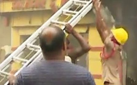 FIRE BREAKS OUT AT GARMENT SHOP IN CUTTACK