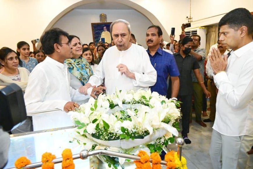 CM NAVEEN PATNAIK PAYS LAST RESPECTS TO SURJYA NARAYAN PATRO