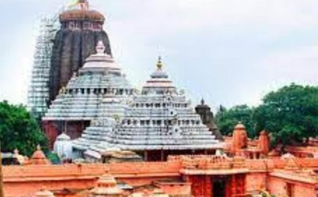 THOUSANDS OF DEVOTEES THRONG PURI SRIMANDIR TO WITNESS LAXMI NRUSINGHA BESHA OF LORD JAGANNATH
