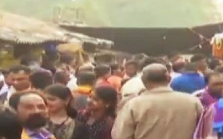 DEVOTEES ENTER DHABALESWAR TEMPLE AFTER BREAKING MAIN GATE