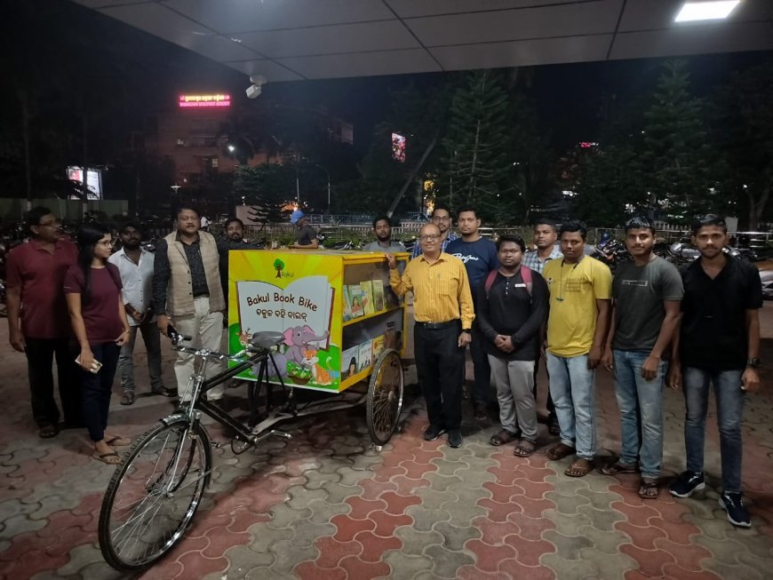 ହରେକୃଷ୍ଣ ମହତାବ ରାଜ୍ଯ ଗ୍ରନ୍ଥାଗାର ପରିସରରେ ବକୁଳ ବୁକ୍ ବାଇକକୁ ସ୍ଵାଗତ