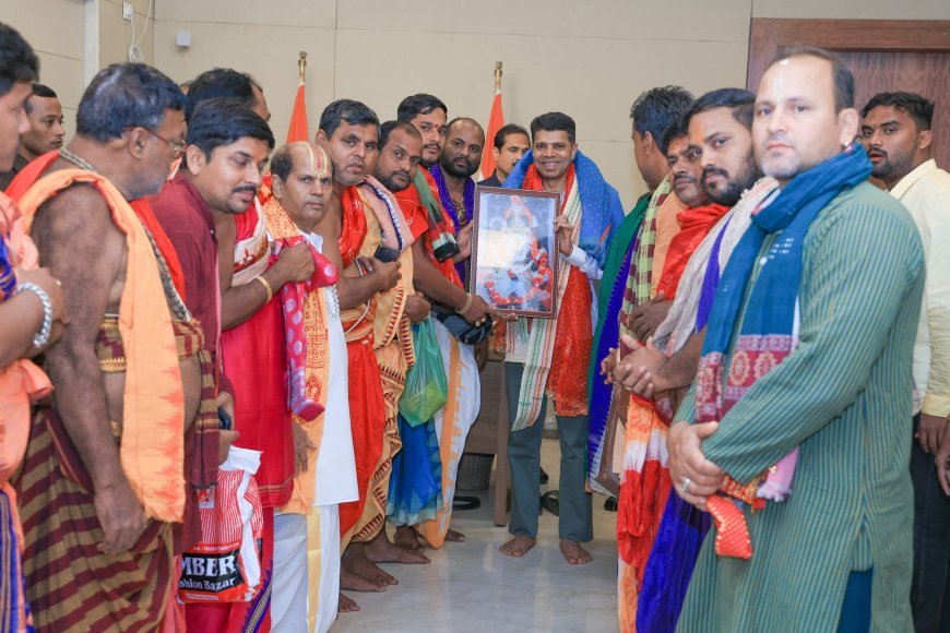 5T ଅଧ୍ୟକ୍ଷ ଙ୍କୁ ଭେଟିଲେ ଓଡ଼ିଶା ମନ୍ଦିର ସେବାୟତ ସଂଘ