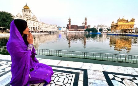 A DIVINE CELEBRATION: RAASHII KHANNA'S BIRTHDAY BLESSINGS AT GOLDEN TEMPLE