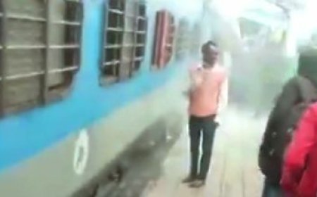 FIRE BREAKS OUT IN BHUBANESWAR-HOWRAH JAN SHATABDI EXPRESS
