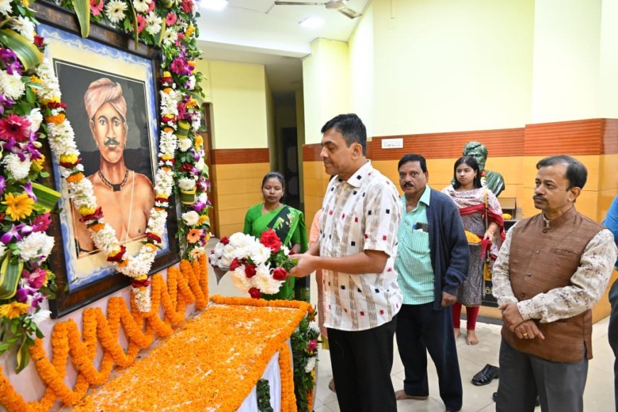 ରାଜ୍ୟ ସ୍ତରୀୟ ବୀରତା ଦିବସ ପାଳନ ଉପଲକ୍ଷେ ଶହୀଦଙ୍କ ଫଟୋଚିତ୍ରରେ ରେ ମାଲ୍ୟାର୍ପଣ