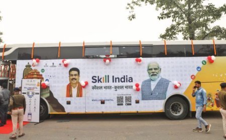 କେନ୍ଦ୍ର ଦକ୍ଷତା ବିକାଶ ଏବଂ ଉଦ୍ୟୋଗୀ ମନ୍ତ୍ରୀ ଶ୍ରୀ ଧର୍ମେନ୍ଦ୍ର ପ୍ରଧାନଙ୍କ ଦ୍ୱାରା ବଜାର ସମ୍ବନ୍ଧୀୟ କୌଶଳ ସହିତ ଓଡିଶାର ଯୁବକମାନଙ୍କୁ ସଶକ୍ତ କରିବାକୁ 'କୌଶଳ ରଥ' ଉଦଘାଟିତ