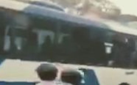 MO BUS HITS CAR ON BHUBANESWAR OUTSKIRTS