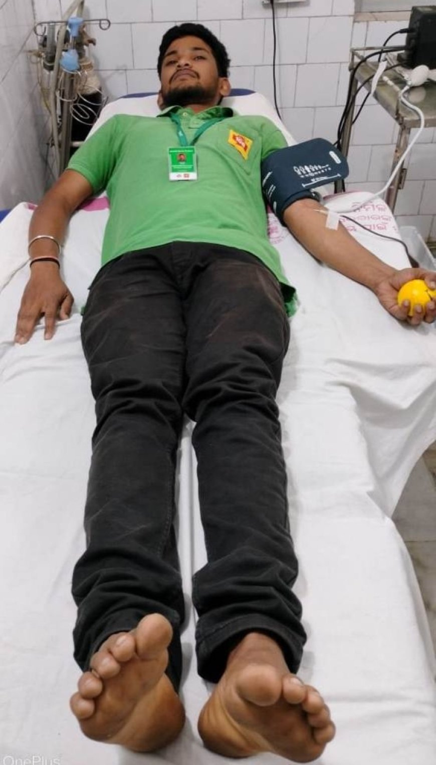 ବୃଦ୍ଧ ବ୍ୟକ୍ତିଙ୍କୁ ରକ୍ତଦାନ କରି ନୂଆ ଜୀବନ ଦେଲେ ୧୦୮ ଆମ୍ବୁଲାନ୍ସ କର୍ମଚାରୀ