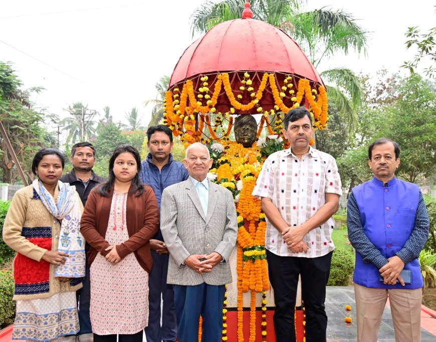 ନେତାଜୀ ସୁଭାଷ ଚନ୍ଦ୍ର ବୋଷ ଓ ମହାନ ବିପ୍ଲବୀ ବୀର ସୁରେନ୍ଦ୍ର ସାଏଙ୍କ ରାଜ୍ୟସ୍ତରୀୟ ଜୟନ୍ତୀ ପାଳନ ଅବସରରେ ପ୍ରତିମୂର୍ତ୍ତିରେ ମାଲ୍ୟାର୍ପଣ