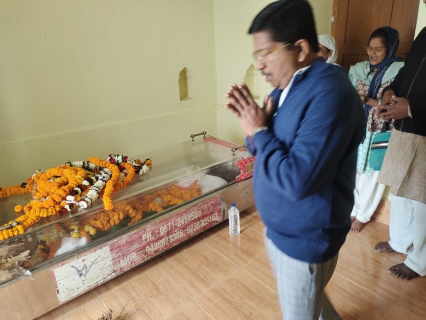 ଶତାୟୁ ସ୍ୱାଧୀନତା ସଂଗ୍ରାମୀଙ୍କୁ ଶେଷ ସମ୍ମାନ: ଆମେ ଜଣେ ମୁରବି ଓ ଦିଗ୍‌ଦର୍ଶନକାରୀଙ୍କୁ ହରାଇଲୁ ବୋଲି କହିଲେ ମନ୍ତ୍ରୀ ଅତନୁ ସବ୍ୟସାଚୀ