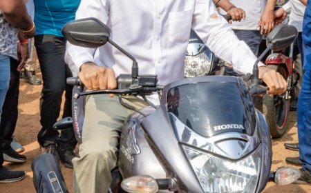 CHAIRMAN 5T VISITS BHADRAK DISTRICT, REVIEWS PROGRESS OF DEVELOPMENTAL PROJECTS