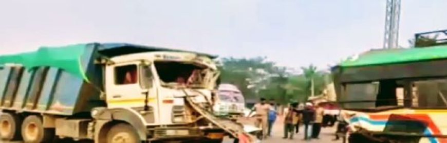 20 SRIMANDIR PARIKRAMA PRAKALPA TOURISTS INJURED AFTER TRUCK HITS BUS IN KHORDHA