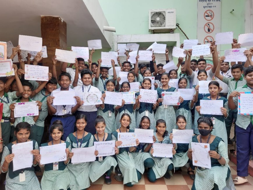 ସରକାରୀ ଉଚ୍ଚ ବିଦ୍ୟାଳୟର ଛାତ୍ରଛାତ୍ରୀ ରଚିଲେ ନୂଆ ଇତିହାସ; ଏକ ଘଣ୍ଟାରେ ଅନଲାଇନରେ ଅପଲୋର୍ଡ ହେଲା ସର୍ବାଧିକ ପୁସ୍ତକର ହାତଲେଖା ଚିଠା