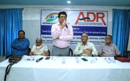 'EVERYBODY SHOULD VOTE TO STRENGTHEN DEMOCRACY'