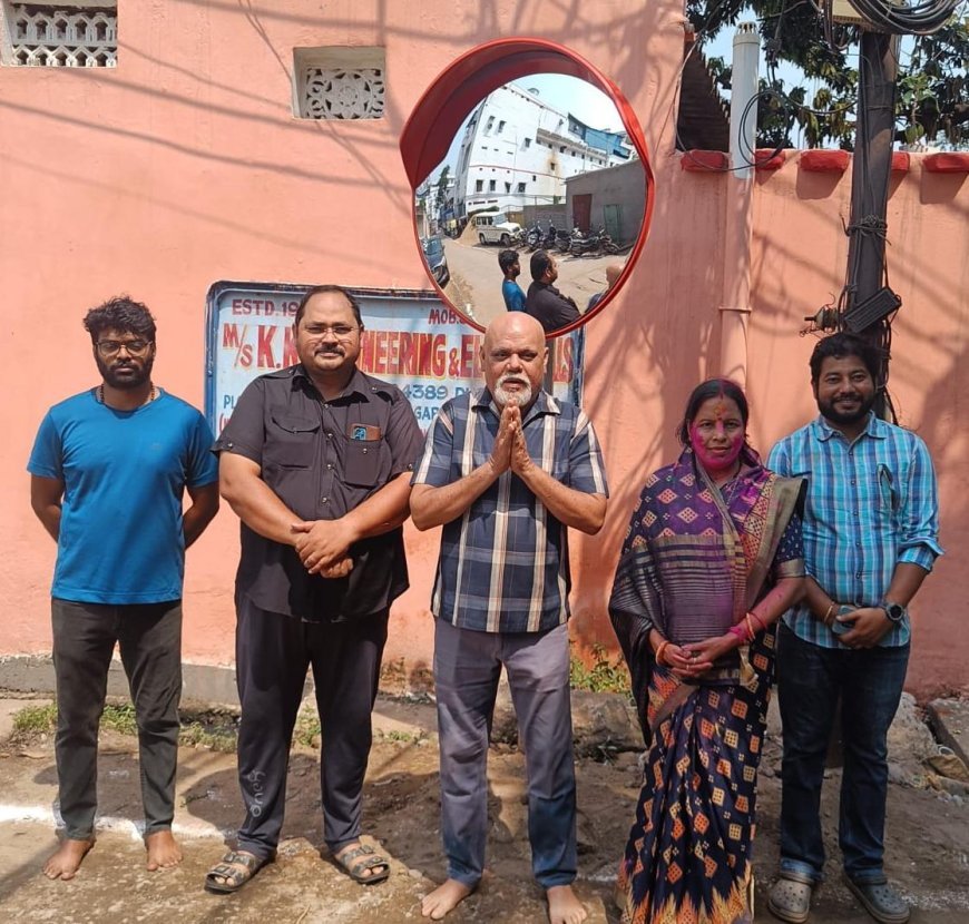 କମଳା ବୈକୁଣ୍ଠ ଫାଉଣ୍ଡେସନ ଦ୍ବାରା ରୋଡ ଶେଫ୍ଟି ମିରର ପ୍ରତିଷ୍ଠା