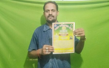 ସମ୍ଭବ ଚାରିଟେବୁଲ ଟ୍ରଷ୍ଟ ପକ୍ଷରୁ କୋରାପୁଟର ଯୁବ ଅଧ୍ୟାପକ ତଥା କବି ତ୍ରିନାଥ ପଟ୍ଟନାୟକଙ୍କୁ "ସେବାମିତ୍ର ସମ୍ମାନ"ରେ ସମ୍ମାନିତ