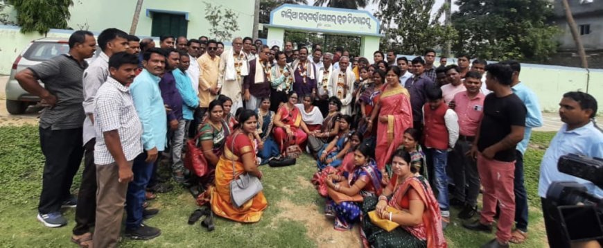 ବାଲିଆ ସରକାରୀ ଉଚ୍ଚ ବିଦ୍ୟାଳୟର ୧୯୯୮ ମାଟ୍ରିକ୍ ବ୍ୟାଚ୍ ଛାତ୍ରଛାତ୍ରୀଙ୍କ ଦ୍ୱାରା ବନ୍ଧୁମିଳନ ଓ ପୂଜ୍ୟ ଗୁରୁଙ୍କ ସମ୍ବର୍ଦ୍ଧନା ଉତ୍ସବ ଅନୁଷ୍ଠିତ