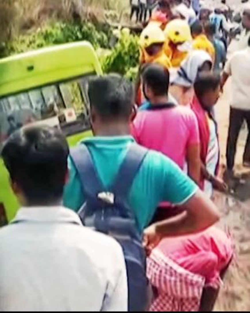 'MO BUS' FALLS INTO NULLAH ON BHUBANESWAR OUTSKIRTS; 20 INJURED