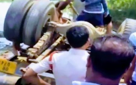 TIPPER FALLS OFF BRIDGE IN DHENKANAL, MINOR BOY AMONG TWO CRITICAL