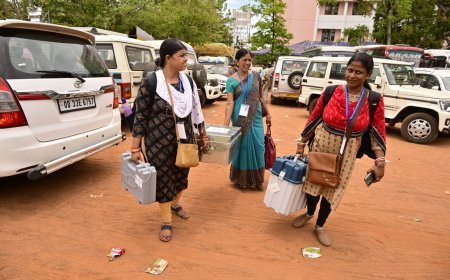 ବୁଥ୍‌ ଅଭିମୁଖେ ପୋଲିଂ ପାର୍ଟିଙ୍କ ଯାତ୍ରା