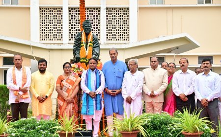 ବିଧାନସଭା ପରିସରରେ ଉତ୍କଳମଣିଙ୍କୁ ଶ୍ରଦ୍ଧାଞ୍ଜଳି ଦେଲେ ମୁଖ୍ୟମନ୍ତ୍ରୀ