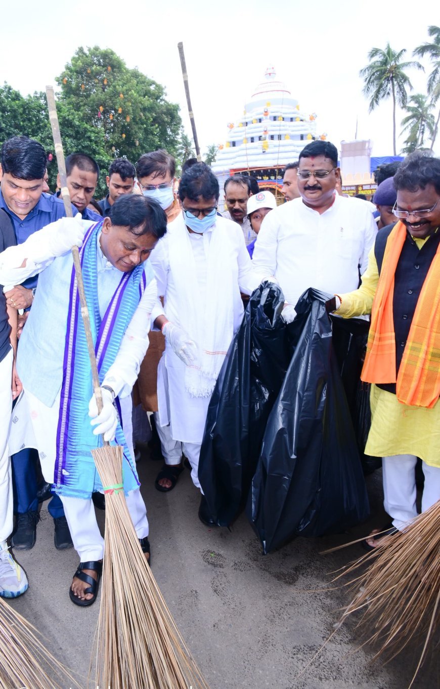 ODISHA CM PARTICIPATES IN CLEANLINESS DRIVE IN PURI AHEAD OF RATH JATRA