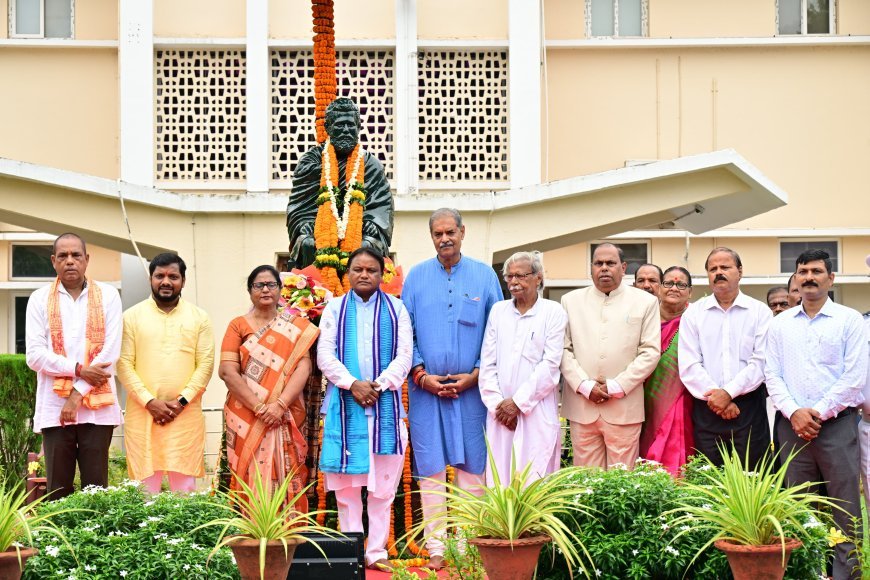 ବିଧାନସଭା ପରିସରରେ ଉତ୍କଳମଣିଙ୍କୁ ଶ୍ରଦ୍ଧାଞ୍ଜଳି ଦେଲେ ମୁଖ୍ୟମନ୍ତ୍ରୀ