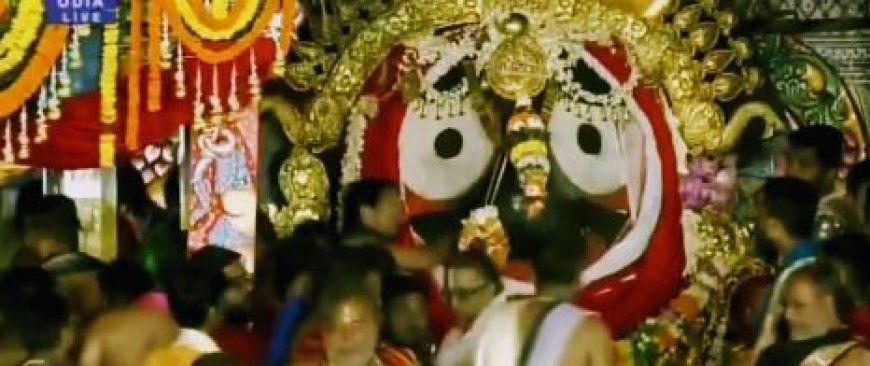 SUNABESHA: ADORNMENT OF THE HOLY TRINITY DEITIES WITH GOLD