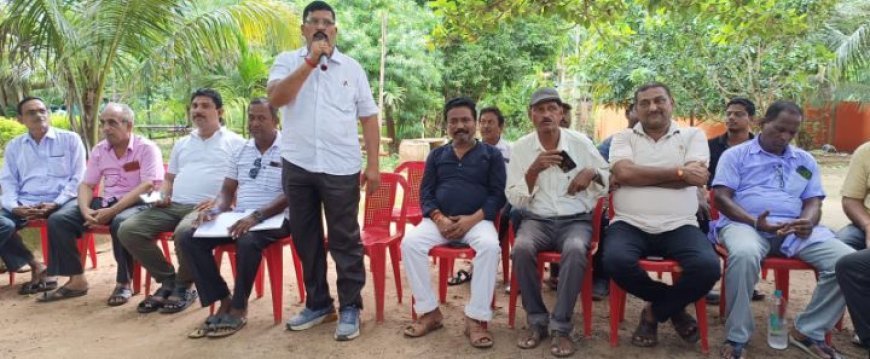 'ବ୍ୟବସାୟୀଙ୍କ ଉନ୍ନତି କଥା ଚିନ୍ତା ନ କରି ଭୋଜିଭାତରେ ମାତିଛନ୍ତି ସଭାପତି'