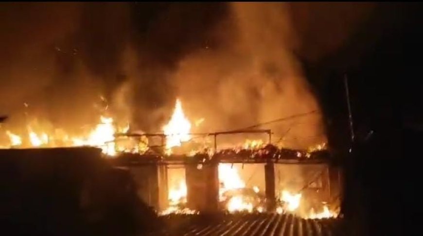 Major fire breaks out in Pipili, 30 houses reduced to ashes