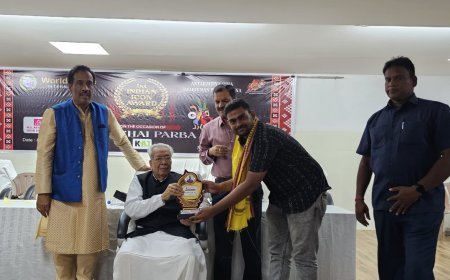 Eminent journalist Dr.Satish Kumar Dash wins first Indian Icon Award for best reporting on Dalit, Tribal issues