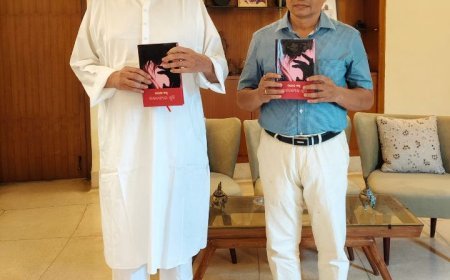 ଗାଳ୍ପିକ ସରୋଜ ସାହୁଙ୍କ ପୁସ୍ତକ 'କାକବନ୍ଧ୍ୟା ର ଖୁସି' ବିରୋଧୀ ଦଳ ନେତା ନବୀନ ପଟ୍ଟନାୟକଙ୍କ ଦ୍ୱାରା ଲୋକାର୍ପିତ