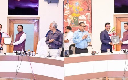 ରାଷ୍ଟ୍ରପତି ପୁରସ୍କାର ପ୍ରାପ୍ତ ଦୁଇ ଶିକ୍ଷକଙ୍କୁ ସମ୍ବର୍ଦ୍ଧିତ କଲେ ମୁଖ୍ୟମନ୍ତ୍ରୀ ମୋହନ ମାଝୀ