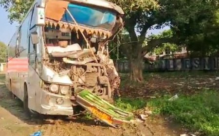 One killed, 20 injured in bus-truck collision