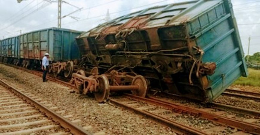 Two wagons of goods train derails in Paradip