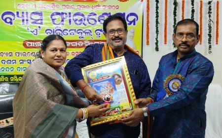 Dr Narayan Mohapatra honoured with Byasa Seva Samman