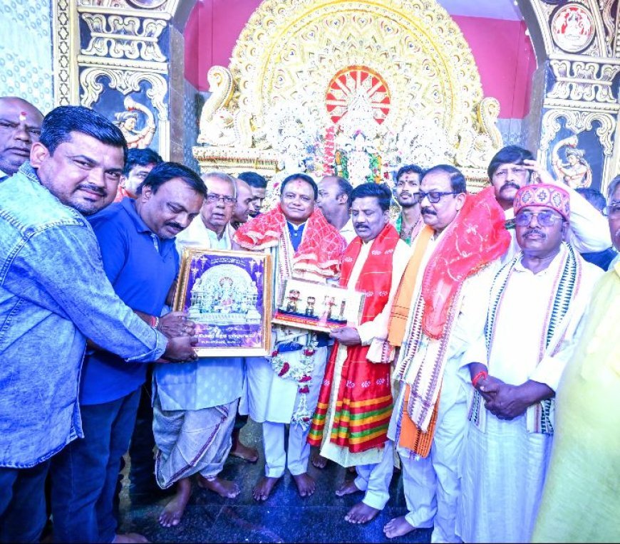 କଟକରେ ପ୍ରାୟ ୪୦ ପୂଜା ମଣ୍ଡପ ବୁଲି ଦେଖିଲେ ମୁଖ୍ୟମନ୍ତ୍ରୀ